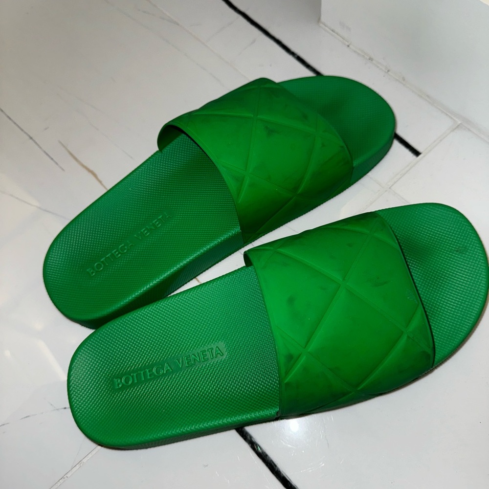 Bottega Veneta Green Rubber Slides W11